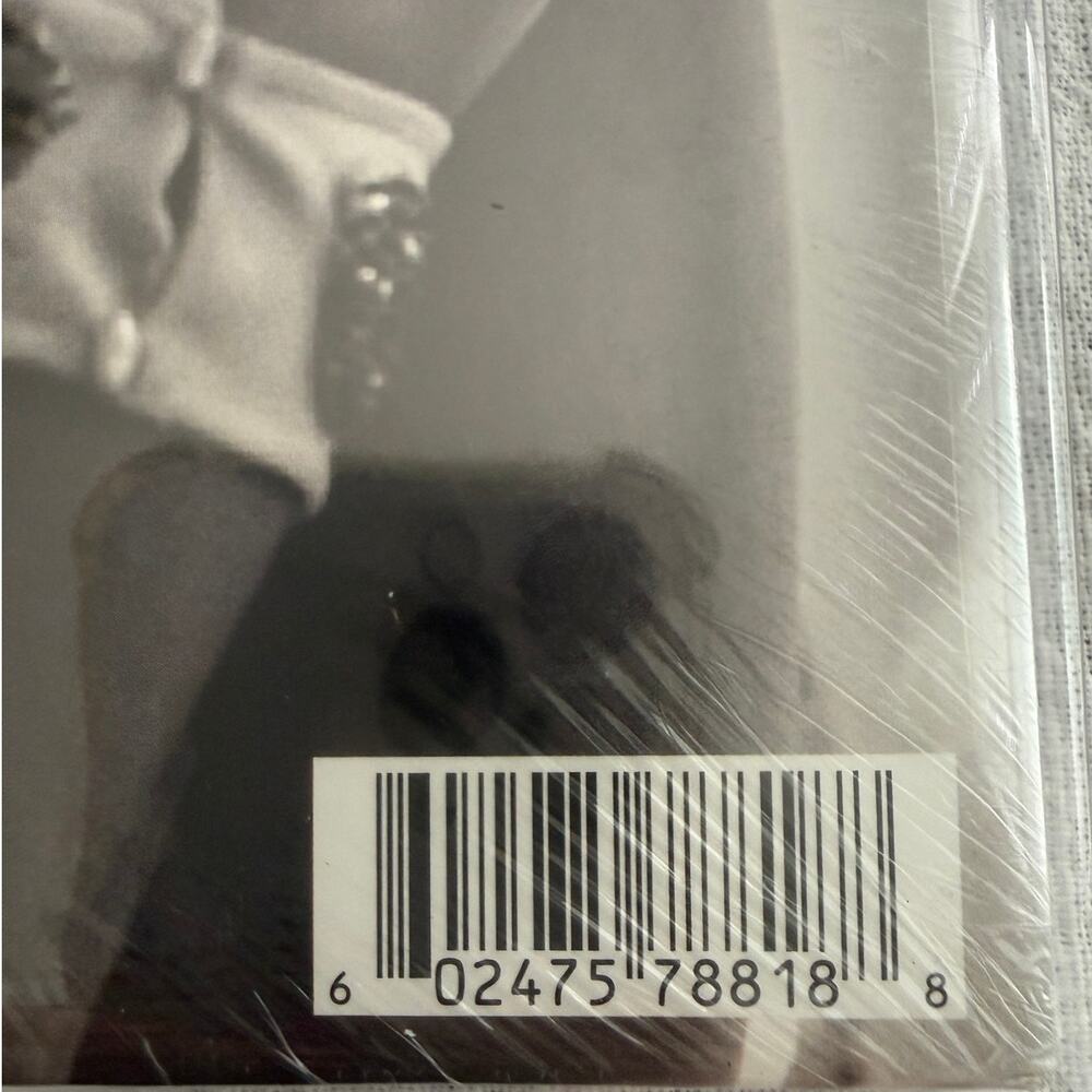 Gracie Abrams | RSD 2025 The Secret of Us: Live From Radio City vinyl album 2 LP - Picture 3 of 5